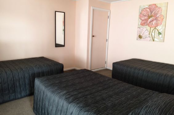 1-Bedroom Family Unit - bedroom with king-singles