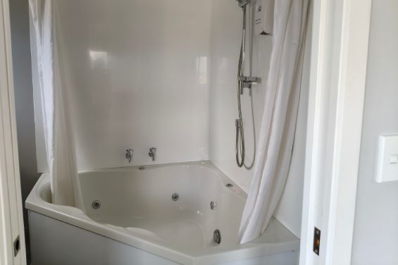 2-Bedroom Luxury Unit - shower over spa bath